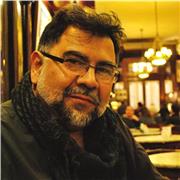 Profesor de Idioma Portugués, imparte clases presenciales y online, para personas de todas las edades, individuales y grupales para empresas. Especialidad estudios y empresas de arquitectura